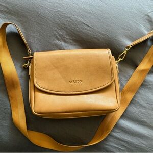 Maedn everyday crossbody in Camel